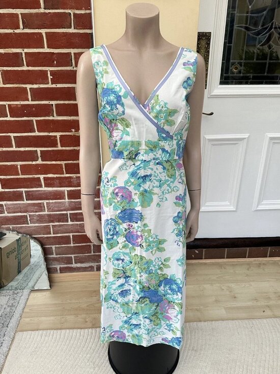 Boden Dresses & Skirts - Boden Blue Floral V-neck Sleeveless Midi Dress